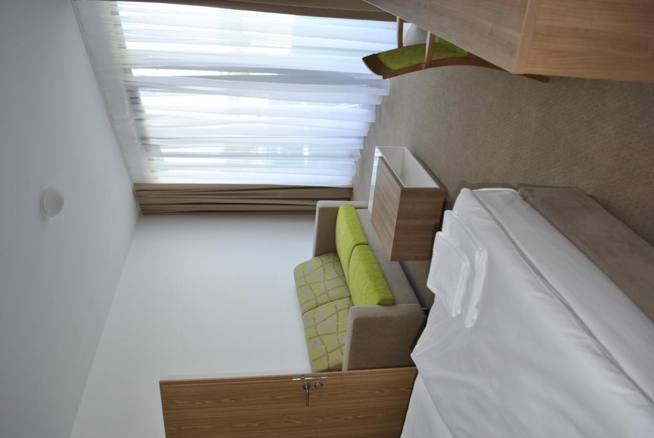 Hotel Golf Jezera Ostrozska Nova Ves Ngoại thất bức ảnh