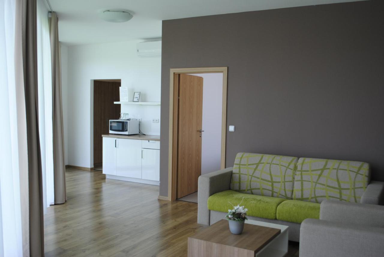 Hotel Golf Jezera Ostrozska Nova Ves Ngoại thất bức ảnh