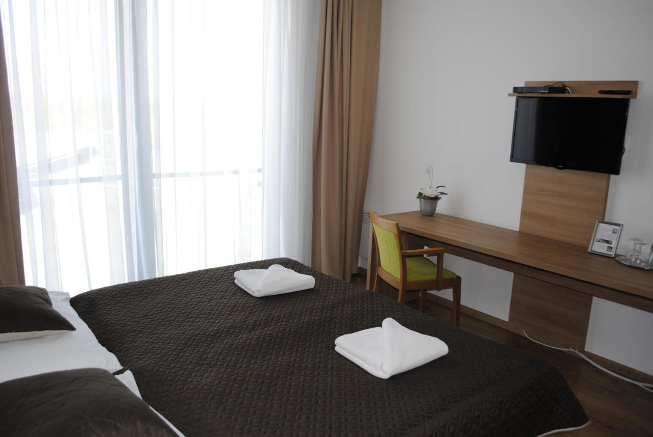 Hotel Golf Jezera Ostrozska Nova Ves Ngoại thất bức ảnh