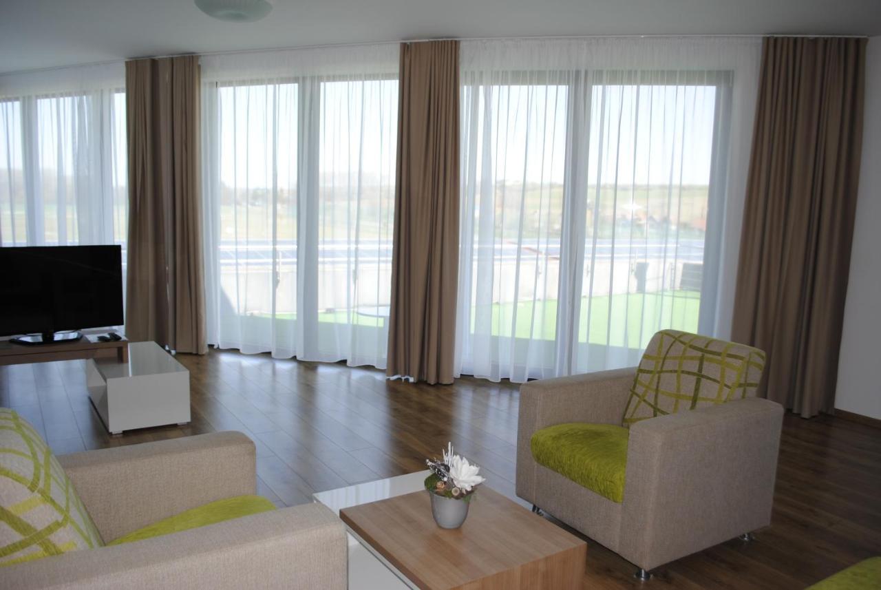 Hotel Golf Jezera Ostrozska Nova Ves Ngoại thất bức ảnh