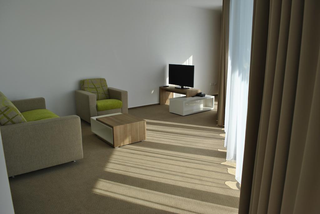 Hotel Golf Jezera Ostrozska Nova Ves Ngoại thất bức ảnh
