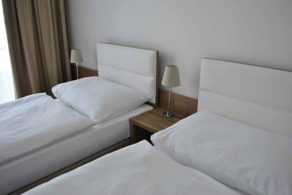 Hotel Golf Jezera Ostrozska Nova Ves Ngoại thất bức ảnh