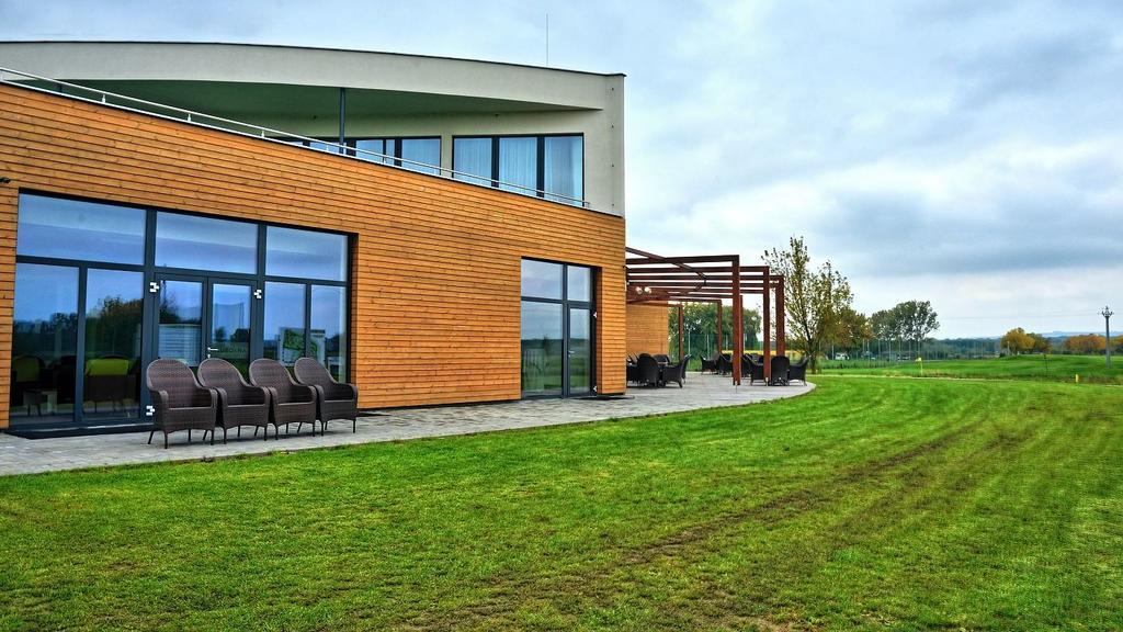Hotel Golf Jezera Ostrozska Nova Ves Ngoại thất bức ảnh