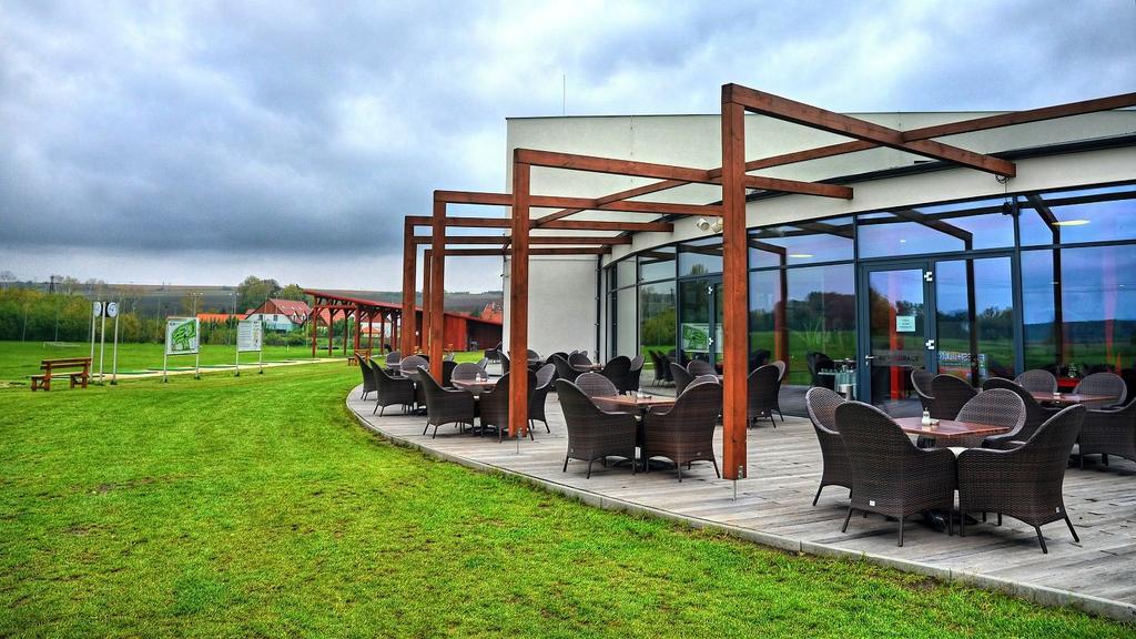 Hotel Golf Jezera Ostrozska Nova Ves Ngoại thất bức ảnh