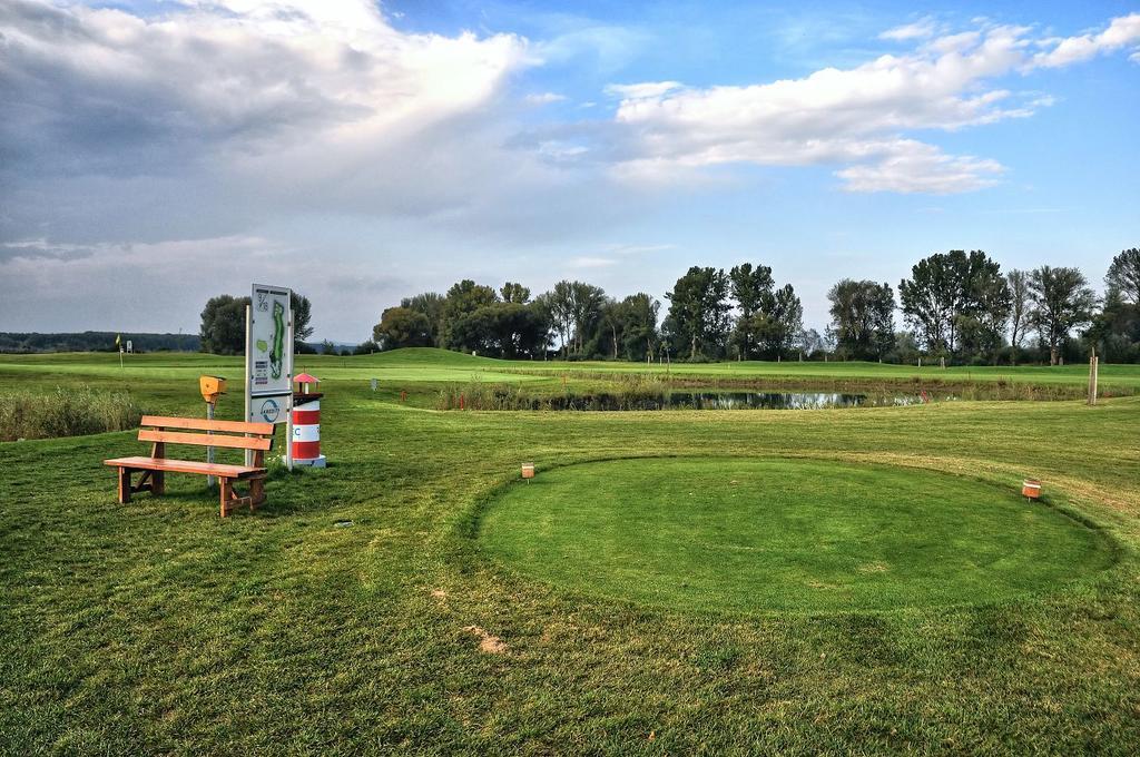 Hotel Golf Jezera Ostrozska Nova Ves Ngoại thất bức ảnh